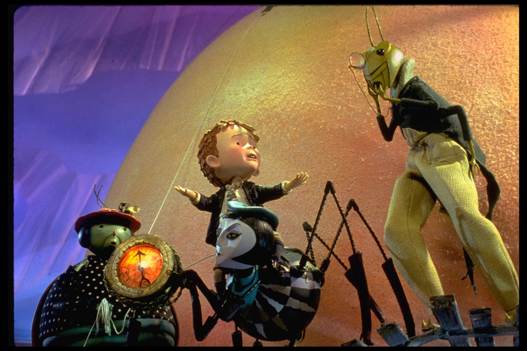 Cậu Bé Mồ Côi Và Trái Đào Khổng Lồ - James and the Giant Peach