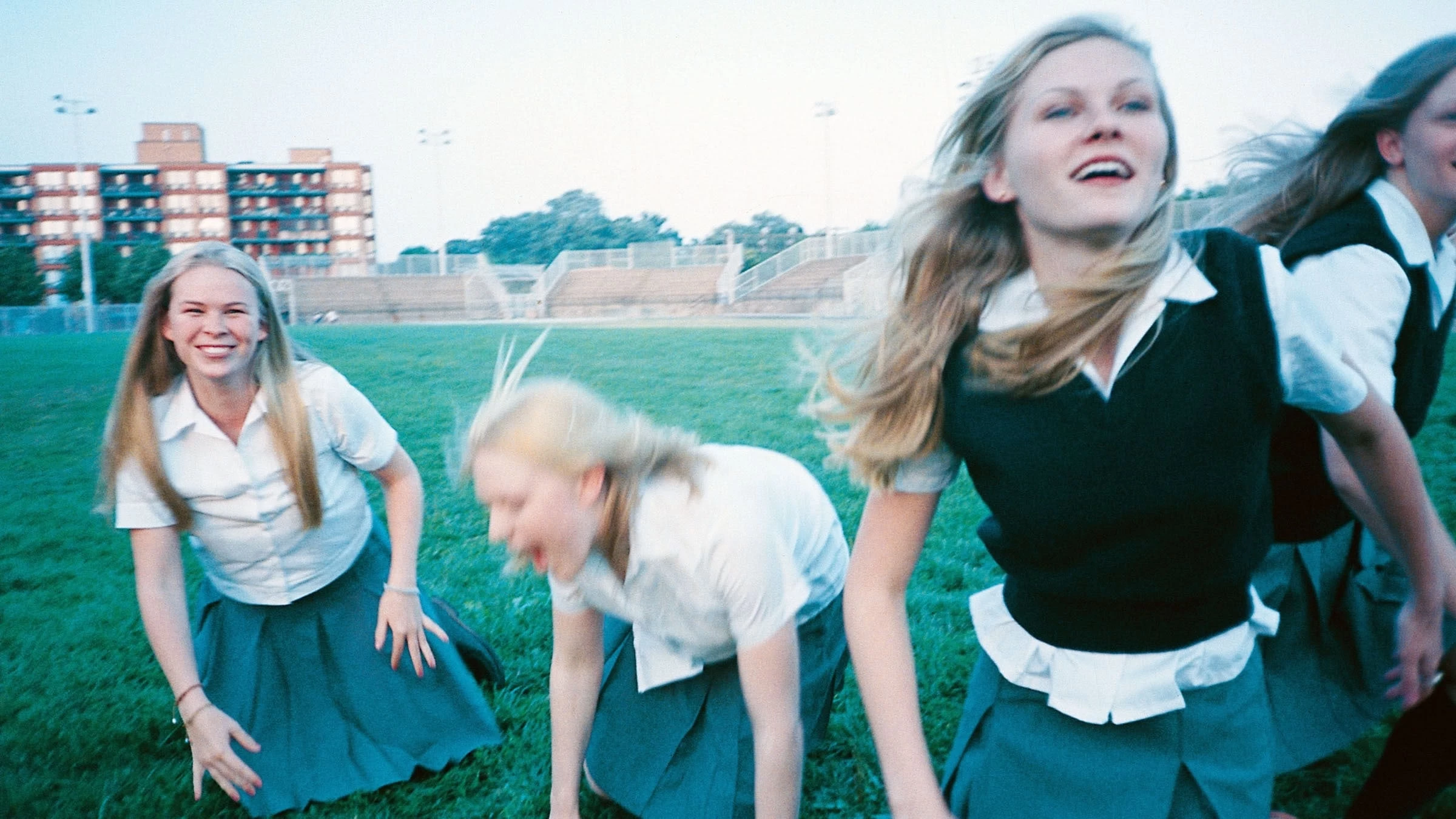 Trinh Nữ Tự Sát - The Virgin Suicides